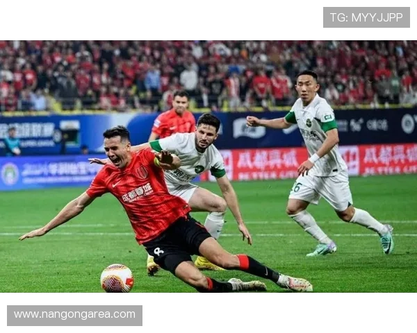 关键战役逆转取胜豪门球队展现韧性引发新赛季争冠格局变化